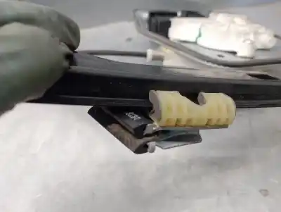 Автозапчастина б/у регулятор переднього правого скла для volkswagen jetta (1k2) 2.0 tdi посилання на oem iam 1k5837402ah  