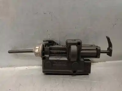 Pièce détachée automobile d'occasion couvercle extérieur du moteur carburant pour renault laguna iii 2.0 dci diesel cat références oem iam 8200305732  