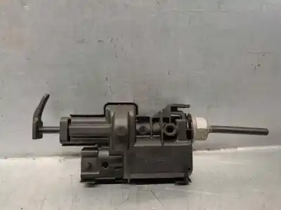 Pièce détachée automobile d'occasion couvercle extérieur du moteur carburant pour renault laguna iii 2.0 dci diesel cat références oem iam 8200305732  