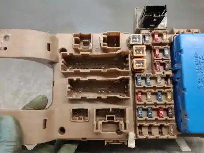 Second-hand car spare part fuse box unit for toyota corolla (_e12_) 2.0 d-4d (cde120_) oem iam references 8264102040  mb2323008521