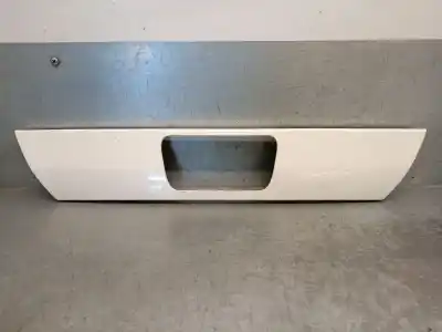 Pezzo di ricambio per auto di seconda mano Modanatura Posteriore per MITSUBISHI MONTERO (V80/V90) 3.2 DI-D Intense Riferimenti OEM IAM 6430A131  6430A132WC