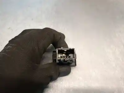 Second-hand car spare part hazard warning lights for volkswagen touareg (7la, 7l6, 7l7) 2.5 r5 tdi oem iam references 7l6953235  7l6953235a