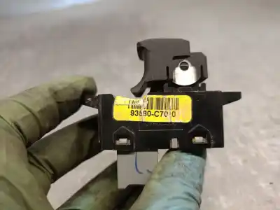 Автозапчасти б/у управление задними левыми стеклами за hyundai i20 ii (gb, ib) 1.2 ссылки oem iam 93580c7010  93580c7010