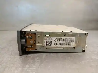 Second-hand car spare part audio system / radio cd for renault grand scénic ii (jm0/1_) 1.9 dci (jm14) oem iam references 8200562686b  8200562686