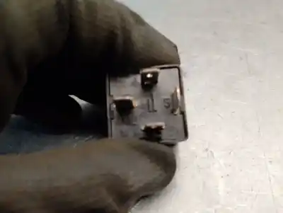 Second-hand car spare part relay for skoda octavia iii (5e3, nl3, nr3) 1.6 tdi oem iam references 4h0951253a  