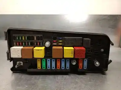 Second-hand car spare part fuse box unit for opel vectra c gts (z02) 1.9 cdti (f68) oem iam references 13198102