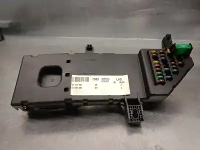 Second-hand car spare part fuse box unit for opel vectra c gts (z02) 1.9 cdti (f68) oem iam references 13181984 518777206 13199490