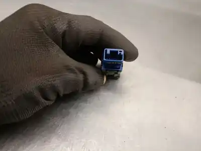 Автозапчастина б/у вимикач для toyota corolla fastback (_e21_) 1.8 hybrid (zwe211) посилання на oem iam 8498802090  8498802090