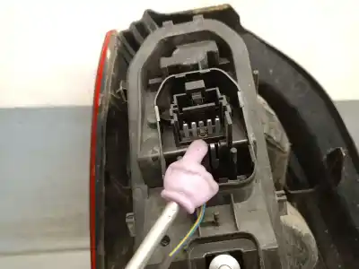 Second-hand car spare part right tailgate light for renault twingo ii (cn0_) 1.5 dci (cn0e) oem iam references 8200387889  8200387889