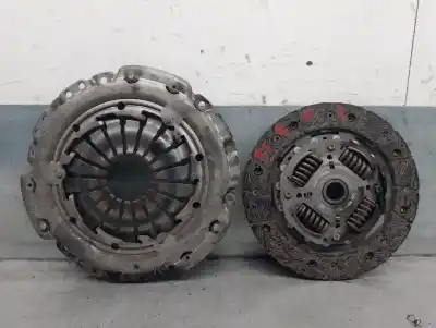 Recambio de automóvil de segunda mano de KIT EMBRAGUE para RENAULT CLIO II FURGONETA/HATCHBACK (SB0/1/2_)  referencias OEM IAM 302057303R  302057303R