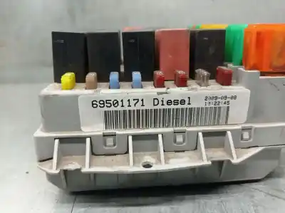 Pezzo di ricambio per auto di seconda mano scatola relè/fusibili per iveco daily iv furgón 35c12 v, 35c12 v/p, 35s12 v, 35s12 v/p riferimenti oem iam 69501171  