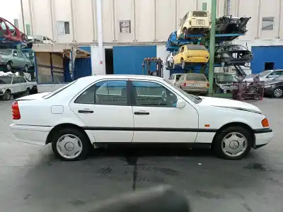 Автозапчастина б/у правий задній протитуман для kia ceed tourer (cd) 1.0 t-gdi посилання на oem iam 92406j715  92406j715