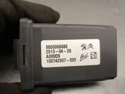 Автозапчасти б/у закрытый распределительный щит за citroen c4 picasso ii 1.6 hdi / bluehdi 115 ссылки oem iam 9806066880 100742937 