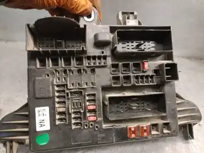 Second-hand car spare part fuse box unit for opel insignia a (g09) 2.0 cdti (68) oem iam references 13277317  