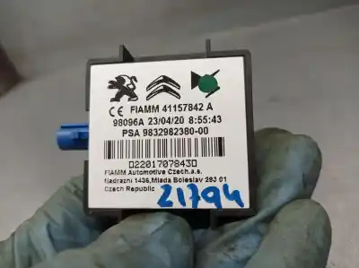 Автозапчастина б/у антена для peugeot 208 ii (ub_, up_, uw_, uj_) e-208 посилання на oem iam 9832982380  