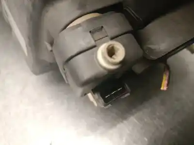 Second-hand car spare part right headlight for nissan note (e11, ne11) 1.6 oem iam references 89901179 043322 valeo 260109u100