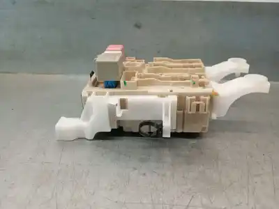 Автозапчасти б/у блок реле/предохранителей за toyota rav 4 iii (_a3_) 2.2 d (ala35_) ссылки oem iam 8273042360  