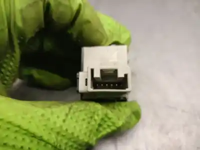 Second-hand car spare part headlights switch for toyota corolla sedán (_e21_) 1.8 vvti hybrid (zwe211, mzea12) oem iam references 8415202170  8415202170