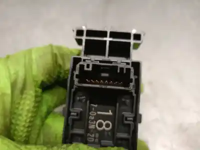 Second-hand car spare part right front power window switch for toyota corolla sedán (_e21_) 1.8 vvti hybrid (zwe211, mzea12) oem iam references 8481002260  8481002260