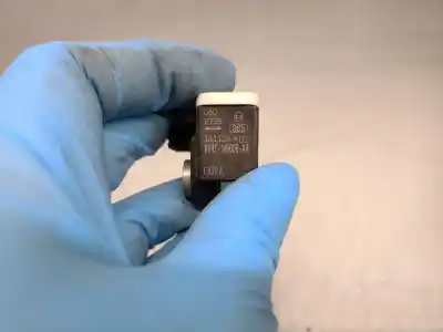 Peça sobressalente para automóvel em segunda mão sensor por volvo v60 i (155) 1.6 drive referências oem iam 8v4t14b006aa  