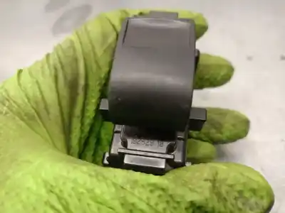 Автозапчастина б/у передній правий віконний вимикач для toyota yaris (_p13_) 1.5 hybrid (nhp130_) посилання на oem iam 19282918  