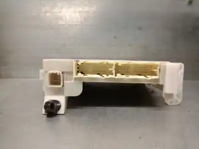 Автозапчасти б/у блок реле/предохранителей за toyota yaris (_p13_) 1.5 hybrid (nhp130_) ссылки oem iam 8273052k40 8b270506 