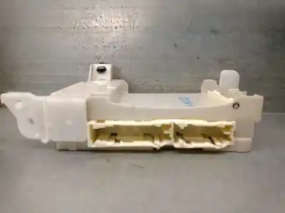 Автозапчасти б/у блок реле/предохранителей за toyota yaris (_p13_) 1.5 hybrid (nhp130_) ссылки oem iam 8273052k40 8b270506 