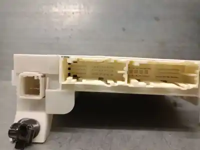 Автозапчасти б/у блок реле/предохранителей за toyota yaris (_p13_) 1.5 hybrid (nhp130_) ссылки oem iam 8273052k40 8b270506 