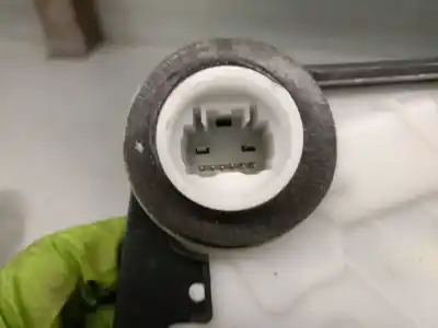 Автозапчасти б/у замок левой передней двери за toyota yaris (_p13_) 1.5 hybrid (nhp130_) ссылки oem iam 690400d520  690400d520