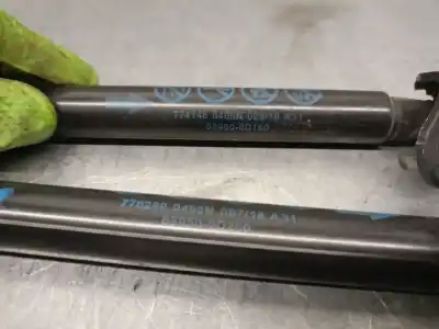 Автозапчасти б/у амортизаторы багажника/двери за toyota yaris (_p13_) 1.5 hybrid (nhp130_) ссылки oem iam 689500d200 689600d160 