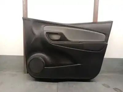 Автозапчасти б/у обивка передней правой двери за TOYOTA YARIS (_P13_) 1.5 HYBRID (NHP130_) ссылки OEM IAM 676100DR8023  676100DR8023