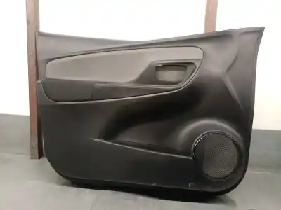 Автозапчастина б/у оббірка передніх дверей ліва для toyota yaris (_p13_) 1.5 hybrid (nhp130_) посилання на oem iam 676200dr8023  676200dr8023