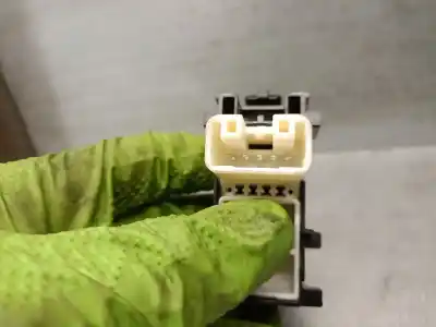 Автозапчасти б/у управление задними левыми стеклами за toyota yaris (_p13_) 1.5 hybrid (nhp130_) ссылки oem iam 19282918  