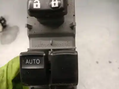 Pièce détachée automobile d'occasion commande de lève vitre avant gauche pour toyota yaris (_p13_) 1.5 hybrid (nhp130_) références oem iam 192835  848200d260