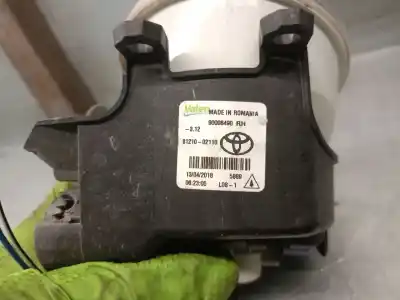 Автозапчастина б/у правий протитуман для toyota yaris (_p13_) 1.5 hybrid (nhp130_) посилання на oem iam 8121002110 90008490 valeo 8121002110