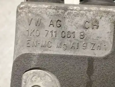 Автозапчасти б/у рычаг переключения передач за seat leon (1p1) 1.6 tdi ссылки oem iam 1k0711049ch  1k0711050a