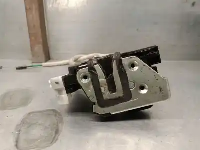 Автозапчастина б/у замок передніх дверей лівий для ssangyong xlv suv e-xgi 160 посилання на oem iam 7121035020  