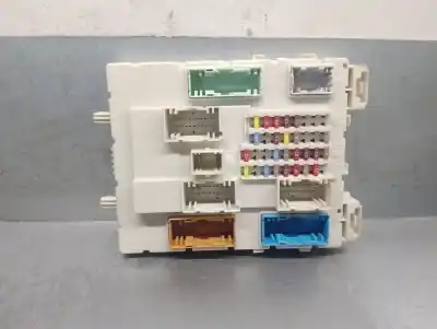 Second-hand car spare part fuse box unit for volvo v40 fastback (525) d2 oem iam references 31453132