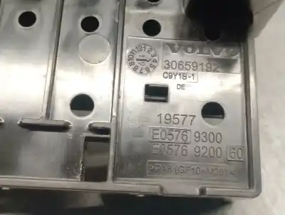 Second-hand car spare part fuse box unit for volvo v40 fastback (525) d2 oem iam references 30659192 e05769300 