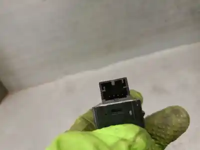 Peça sobressalente para automóvel em segunda mão botão / interruptor elevador vidro traseiro esquerdo por audi q2 (gab, gag) 1.0 tfsi referências oem iam 8v0959855b  8v0959855b