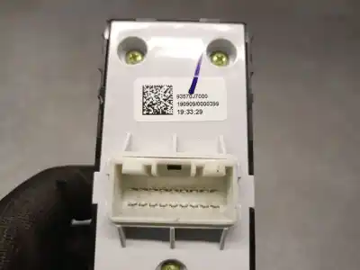 Peça sobressalente para automóvel em segunda mão botão / interruptor elevador vidro dianteiro esquerdo por kia xceed (cd) 1.6 crdi 115 referências oem iam 93570j7000  93570j7000