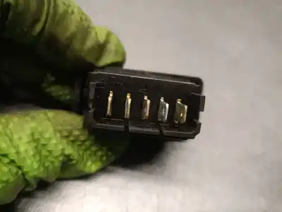 Peça sobressalente para automóvel em segunda mão botão / interruptor elevador vidro dianteiro direito por dacia logan (ls_) 1.4 (lsoa, lsoc, lsoe, lsog) referências oem iam 6001546816  6001546816