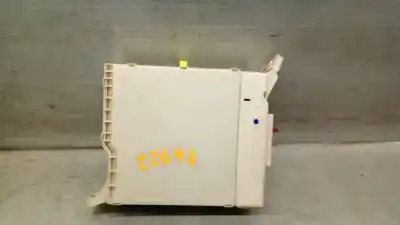 Second-hand car spare part fuse box unit for lexus is ii (_e2_) 220d (ale20) oem iam references 8273353040  8273353040