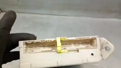 Second-hand car spare part fuse box unit for lexus is ii (_e2_) 220d (ale20) oem iam references 8273353040  8273353040