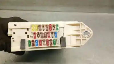 Second-hand car spare part fuse box unit for lexus is ii (_e2_) 220d (ale20) oem iam references 8273353040  8273353040