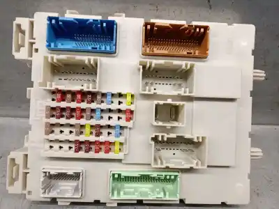 Second-hand car spare part fuse box unit for volvo v40 fastback (525) d2 oem iam references 31394964  