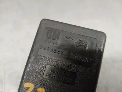 Pezzo di ricambio per auto di seconda mano gancio per cintura per opel corsa a fastback (s83) 1.2 s (f08, m08, f68, m68) riferimenti oem iam 90138282  