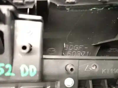 Автозапчастина б/у аераційна решіта для mazda 3 fastback (bp) 2.0 skyactiv-g m hybrid посилання на oem iam bdgf60371  