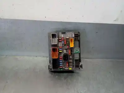 Recambio de automóvil de segunda mano de CAJA RELES / FUSIBLES para PEUGEOT 5008 (0U_, 0E_) 1.6 HDI referencias OEM IAM 9667044980  