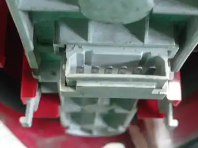Peça sobressalente para automóvel em segunda mão farolim traseiro direito por audi a4 b5 avant (8d5) 1.9 tdi referências oem iam 8d9945257  8d9945112